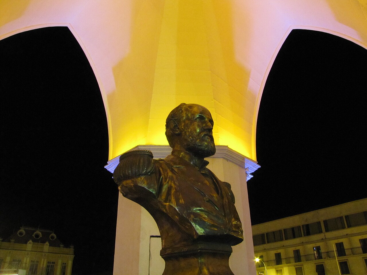 Busto Arturo Prat Torre Reloj Plaza Prat, Iquique